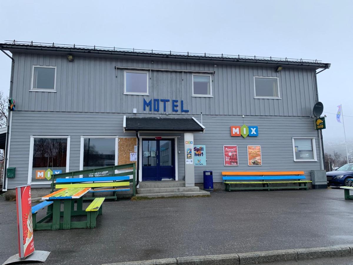 Mix Tana Spiseri Og Overnatting Motel Exterior photo